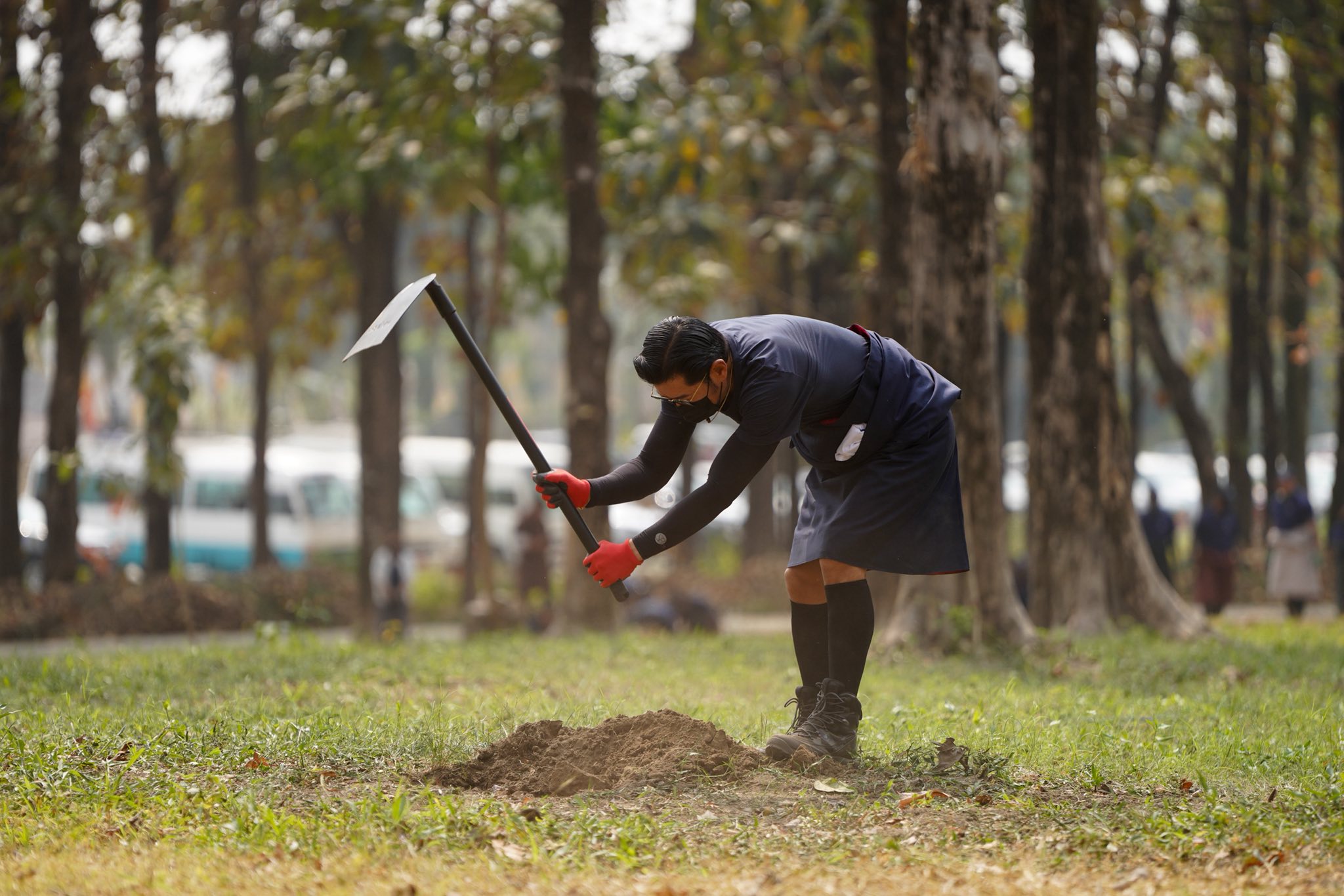 king jigme khesar planting tree in gmc