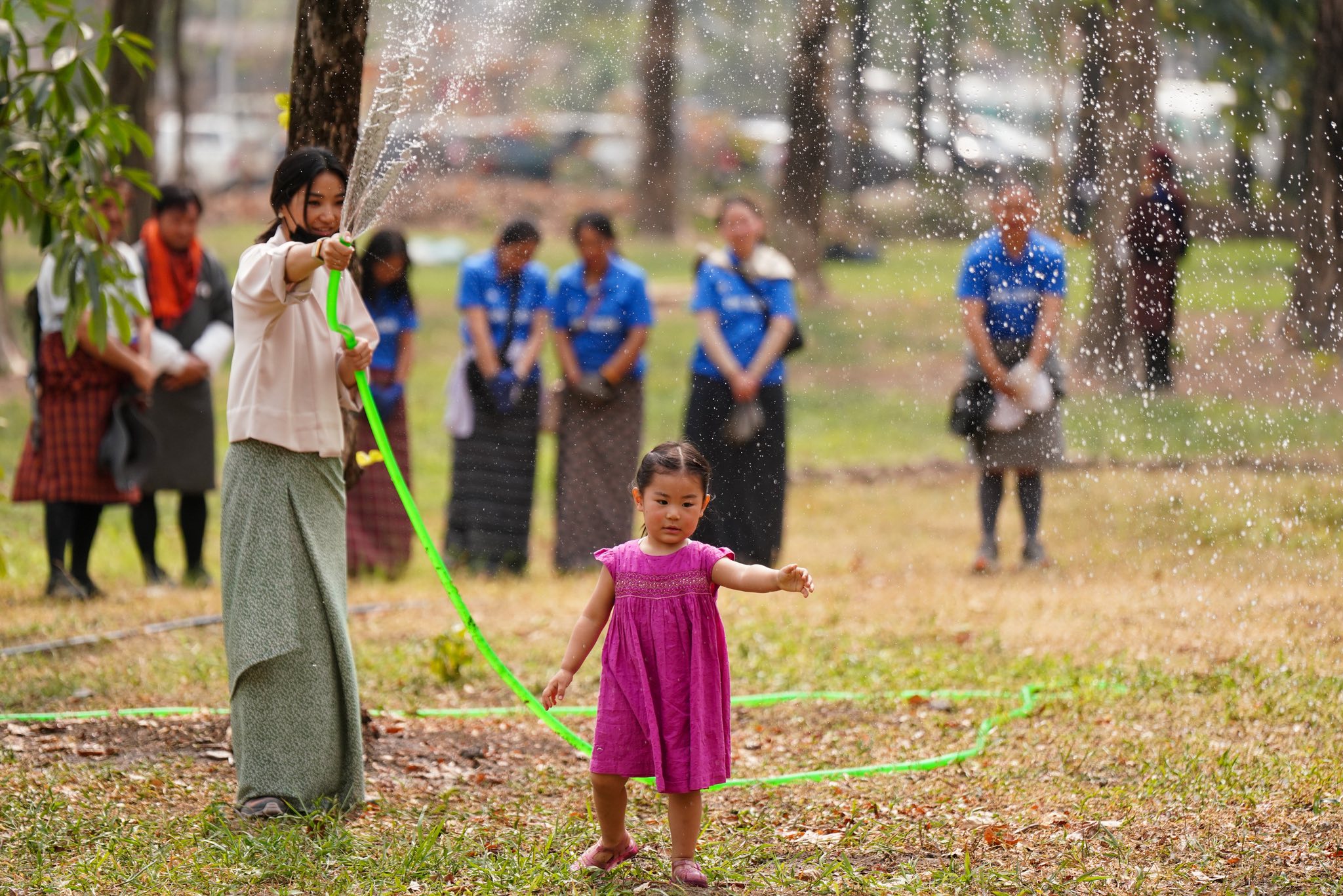queen and princess of bhutan planting trees in gmc